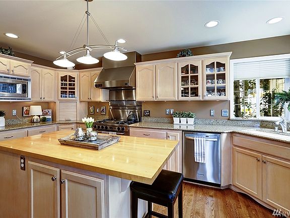 5th image of 4622 Lighthouse Dr NE