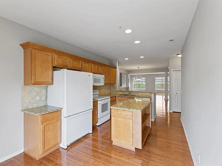 3091 Camden Dr — Photo 15