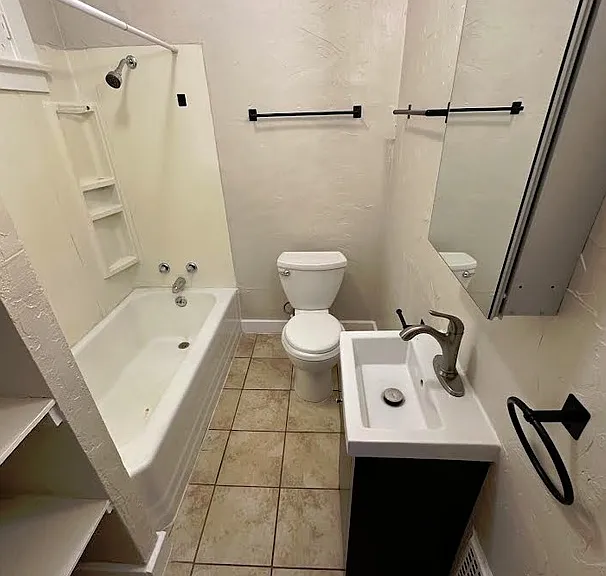 1212 Holmes St #2 — Photo 9