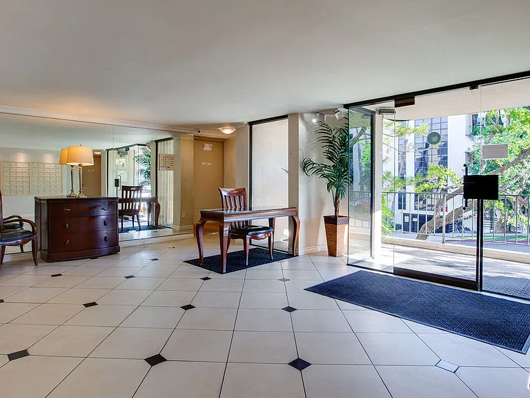 11645 Montana Ave #311 — Photo 22