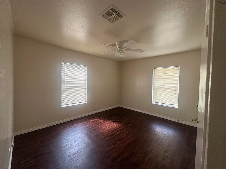 4355 Boren Ave — Photo 6