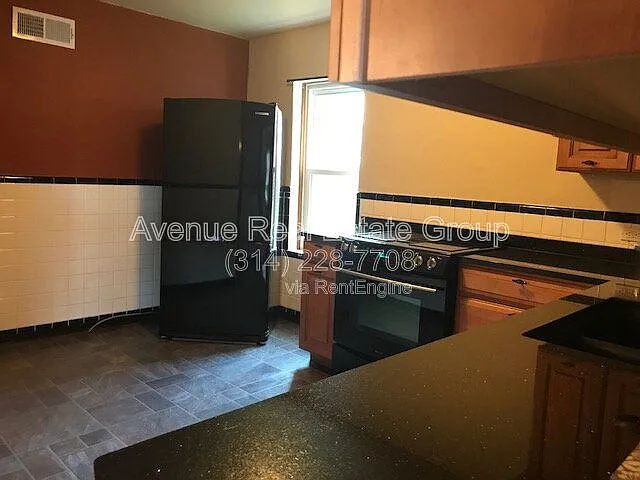 2 bed, 1.0 bath, 1378 sqft, $1,599 — Photo 4