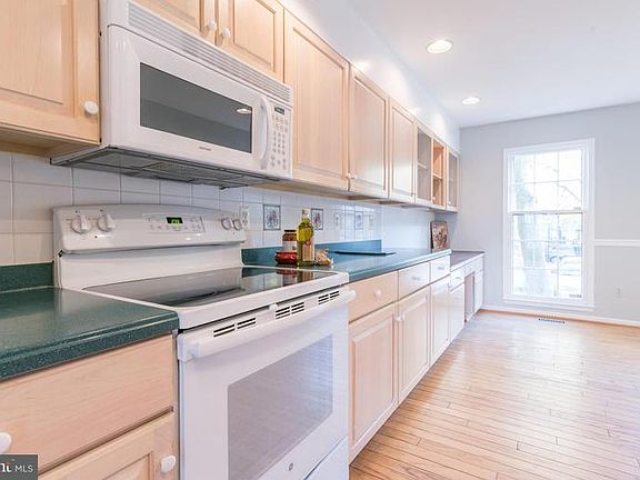 5th image of 5956 Berkshire Ct