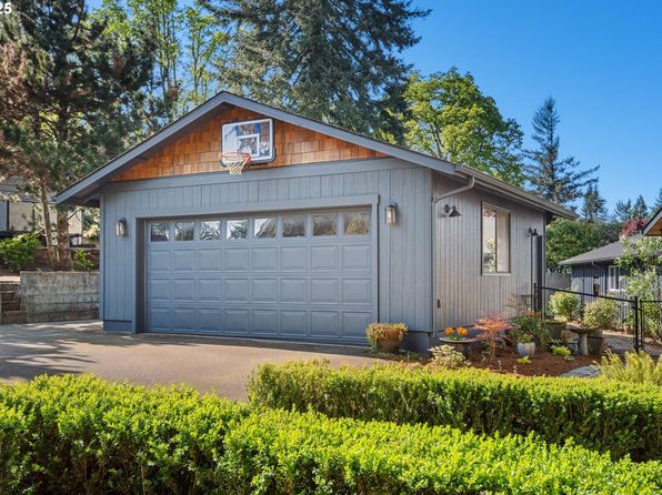 2475 Hillcrest Dr, West Linn, OR 97068