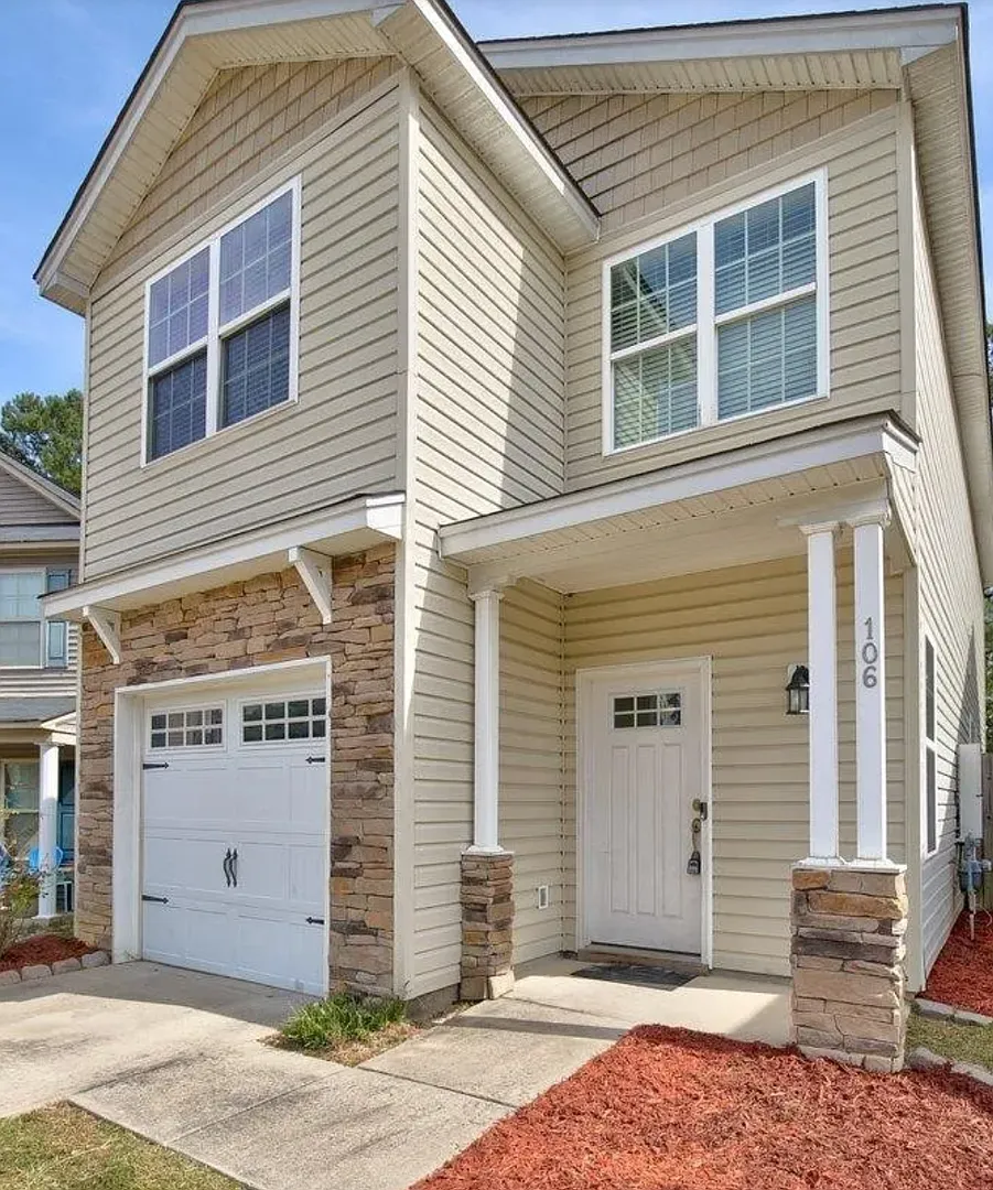 Spacious 3-Bed, 2.5-Bath Home with Private Backyard Close to Fort Jackson & Major Highways! — Photo 4
