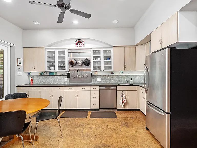 4388 McPherson Ave — Photo 15