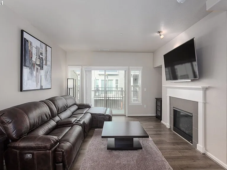 7989 NE Heiser St — Photo 3