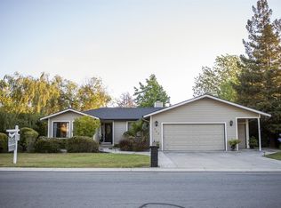 940 S Ridgemark Dr, Hollister, CA 95023