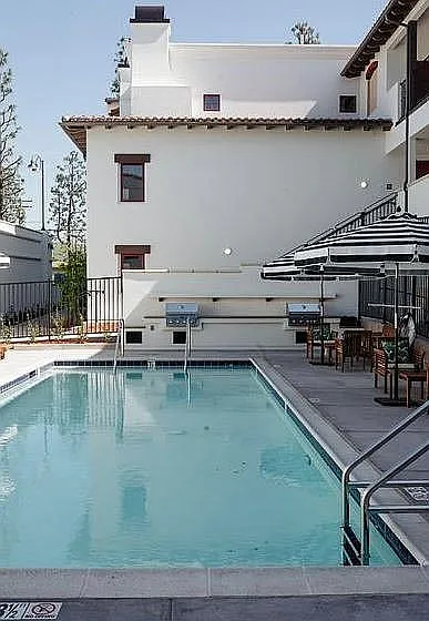 Catalina Luxury Apartments — Photo 2