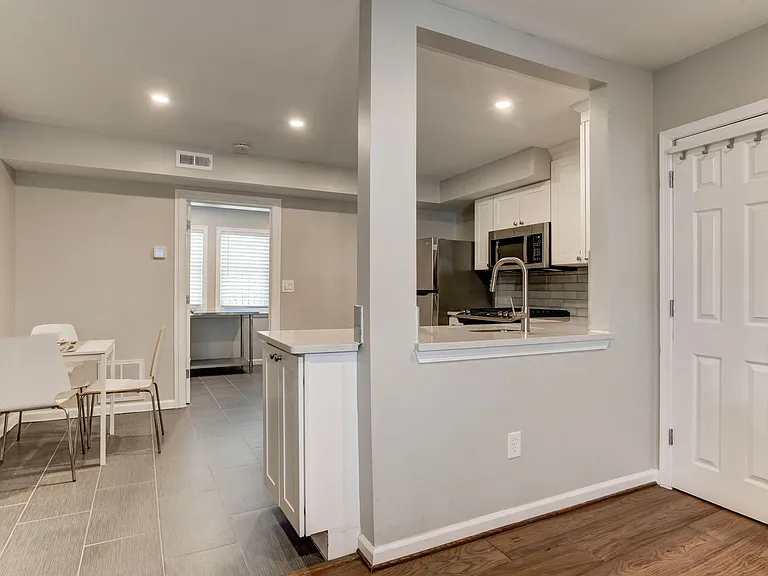 1169 Summit St NE — Photo 21