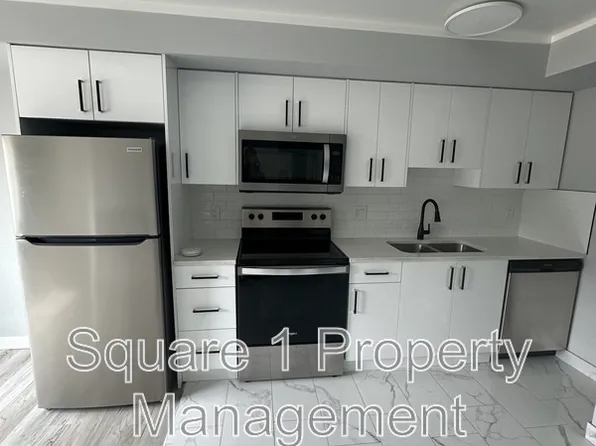12704 107th St NW, Edmonton, AB