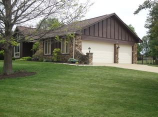 2111 Woodsway Dr, Greenwood, IN