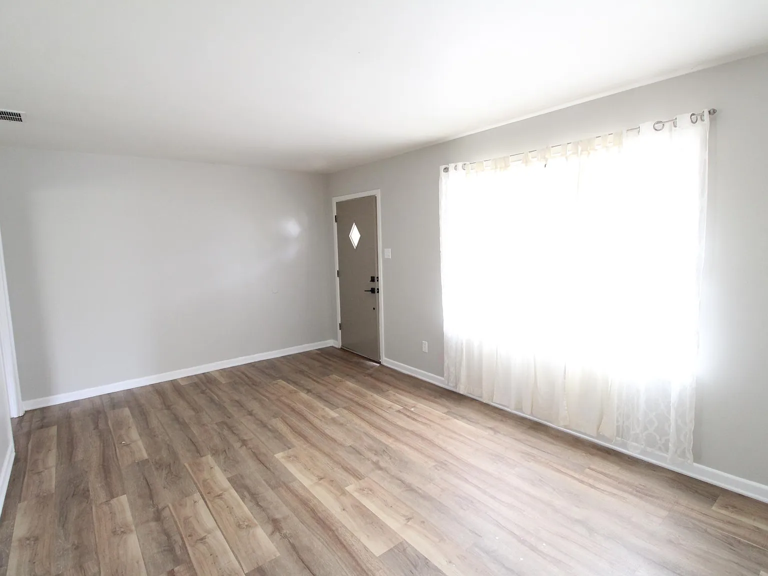 3 bed, 1374 sqft, $1,550 — Photo 2