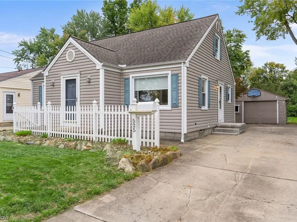 525 Center St, Hubbard, OH 44425