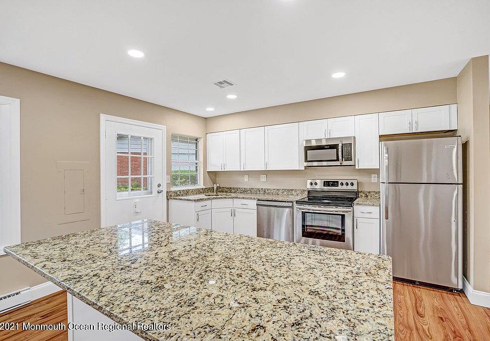 1st image of 410B Portsmouth Dr #1002