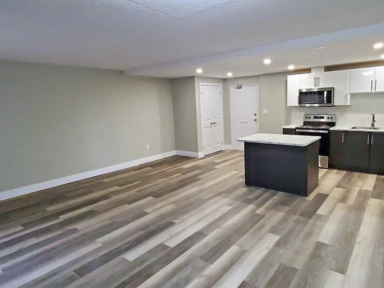 349 Queenston St — Photo 2