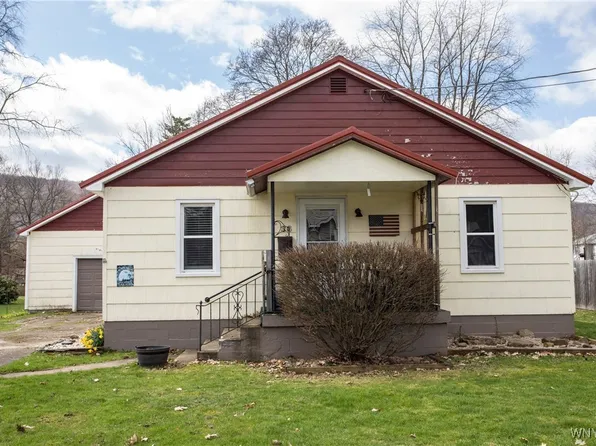 36 Baker St, Salamanca, NY 14779