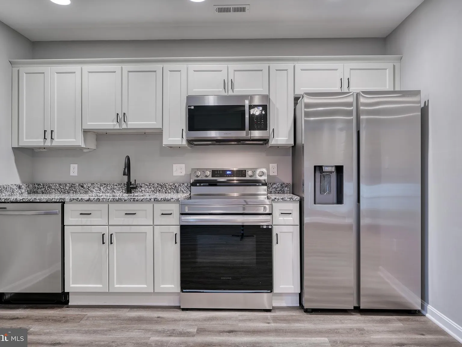 3 bed, 900 sqft, $1,750 — Photo 4