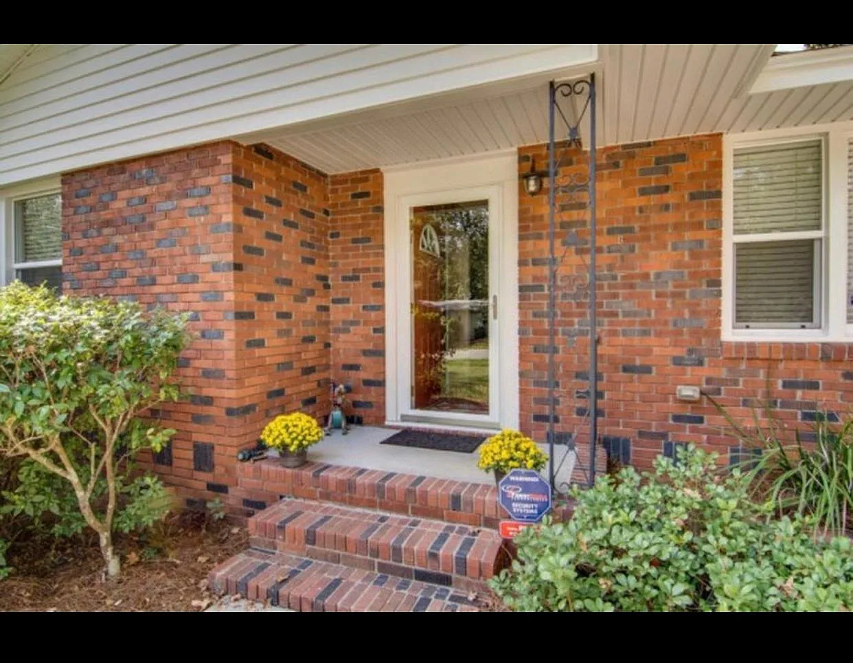 721 W Sherwood Dr — Photo 1