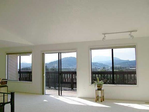 Vaulted ceiling with gorgeous view