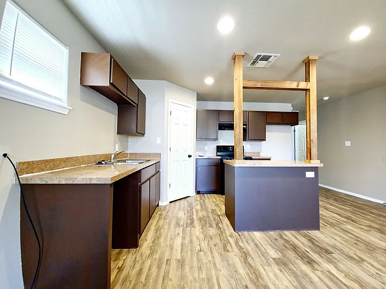 715 E Tulane St #2 — Photo 5