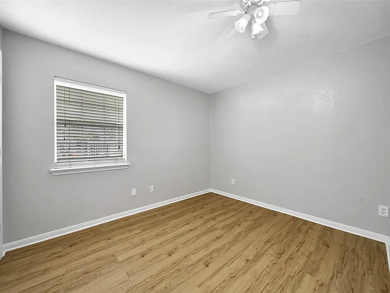 307 Lawrence St — Photo 20