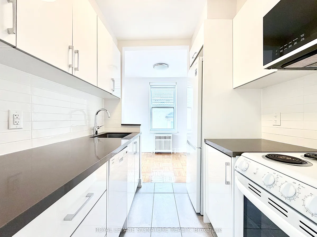 Building Photo - 1545 Bathurst St #201
