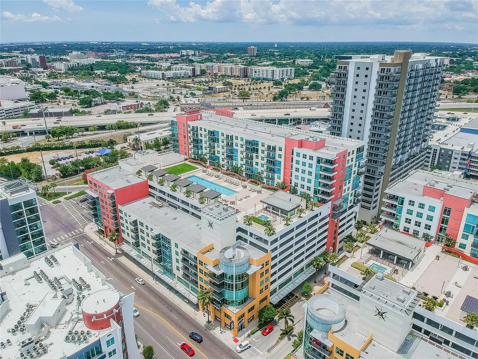 1 bed, 615 sqft, $1,950 — Photo 2