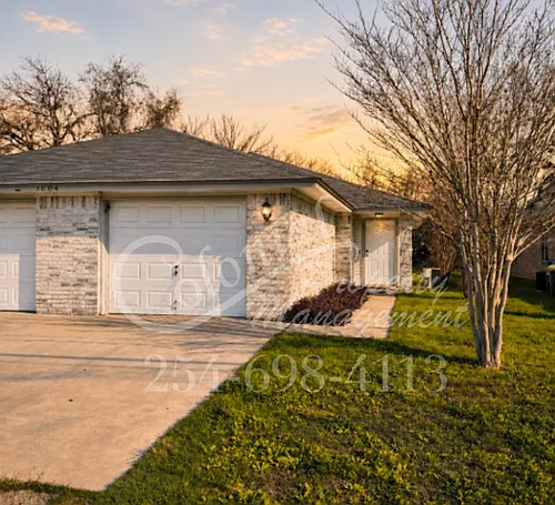 1004 W Avenue B Photo 1
