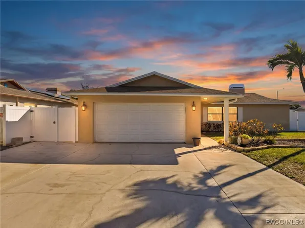 9429 Laura Anne Dr, Seminole, FL 33776