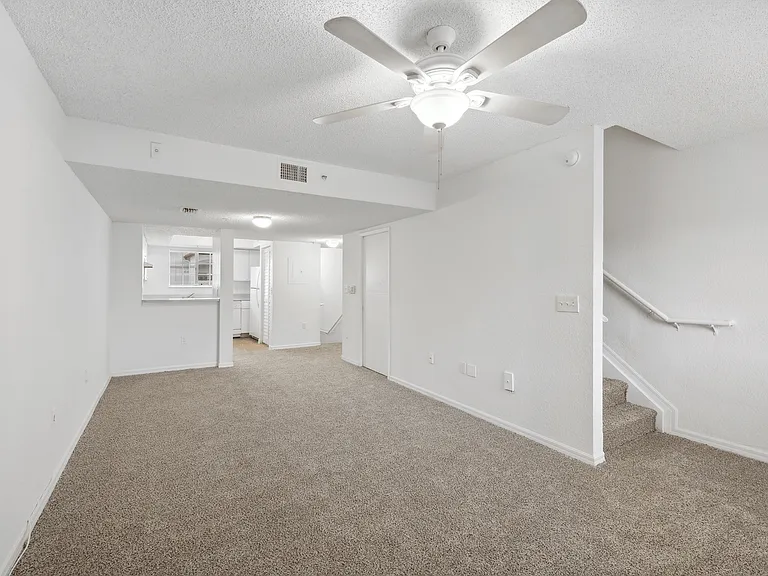 Venice Cove Apartments — Photo 13
