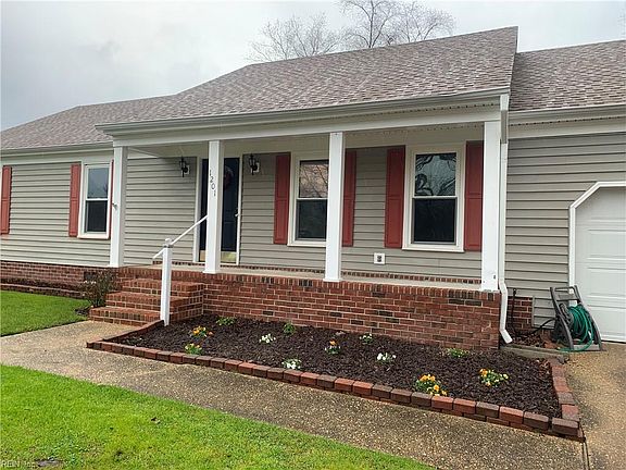 Adorable ranch with tons of flowers come spring!