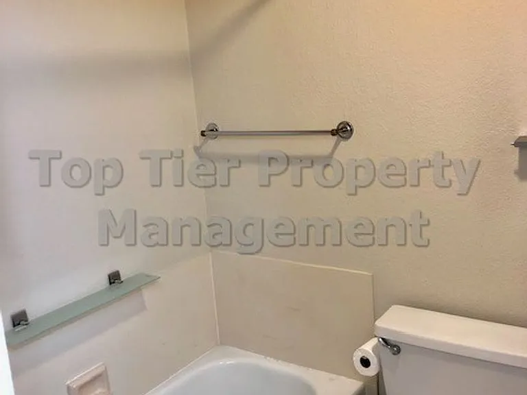 1803 Chinquapin Ct #F — Photo 7