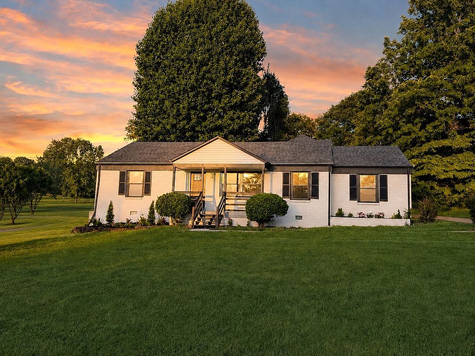 1st image of 104 Carol Dr