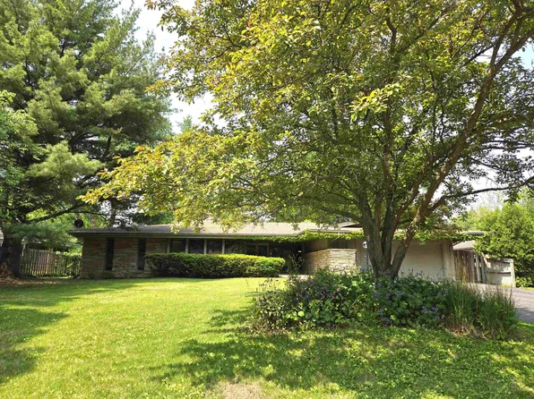 1720 Stratford Ln, Rockford, IL 61107