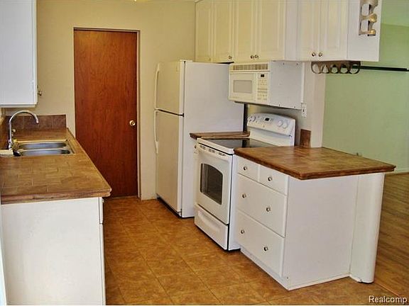 5th image of 2619 Depew Dr