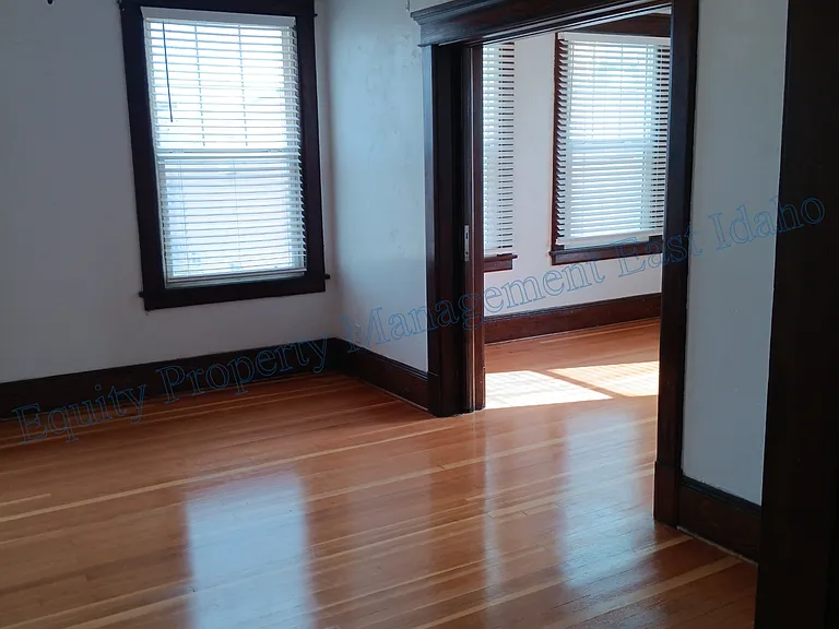 416 W Lewis St — Photo 14