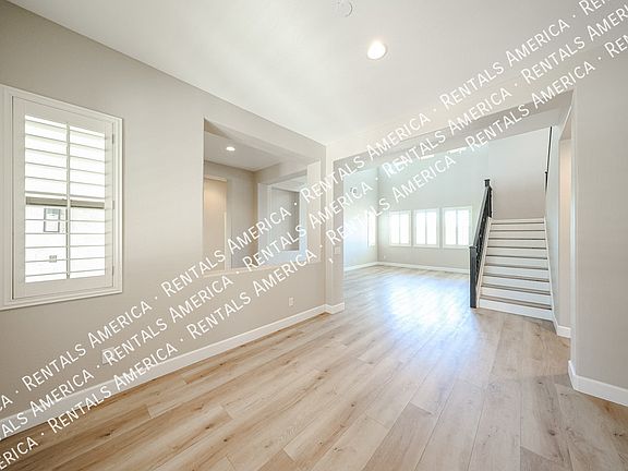 3rd image of 18676 E Braeburn Ln