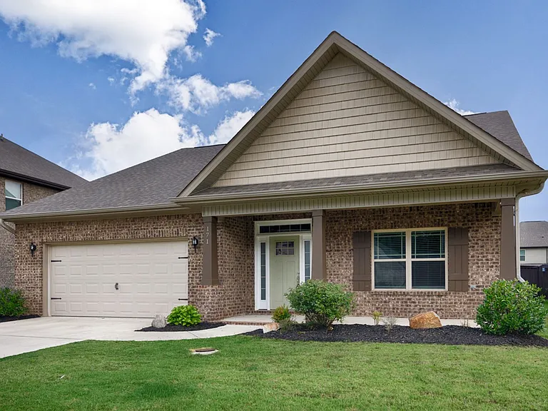 171 Kingswood Dr — Photo 3