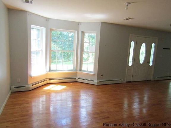 2nd image of 128 Prospect St