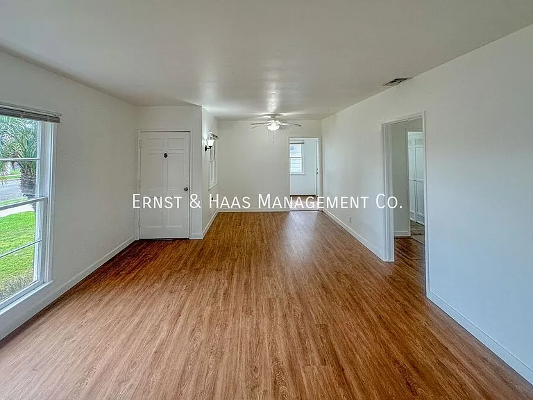 1618 E 63rd St — Photo 4