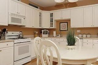 4th image of 1023 W Bogey Ln