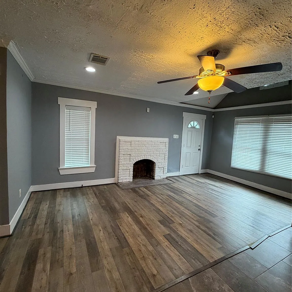 3 bed, 2.0 bath, $1,900 — Photo 3