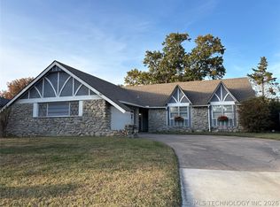 9445 E 39th Pl, Tulsa, OK 74145