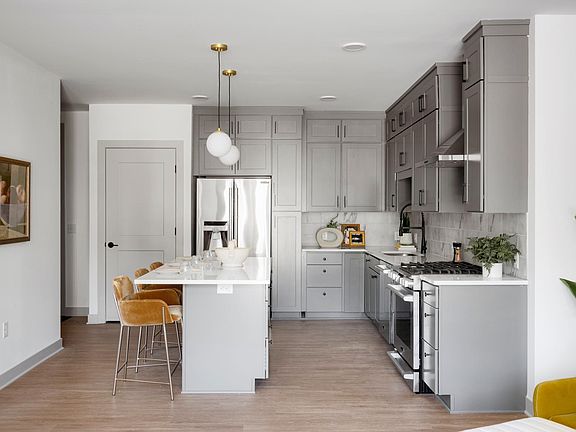 3rd image of 4425 Valley View Rd #205