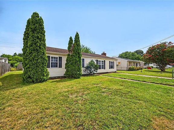 2nd image of 1820 Moger Dr