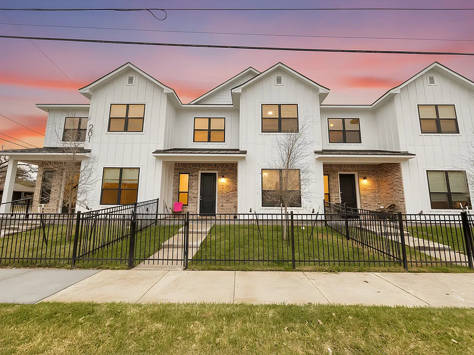 201 Fairway Dr