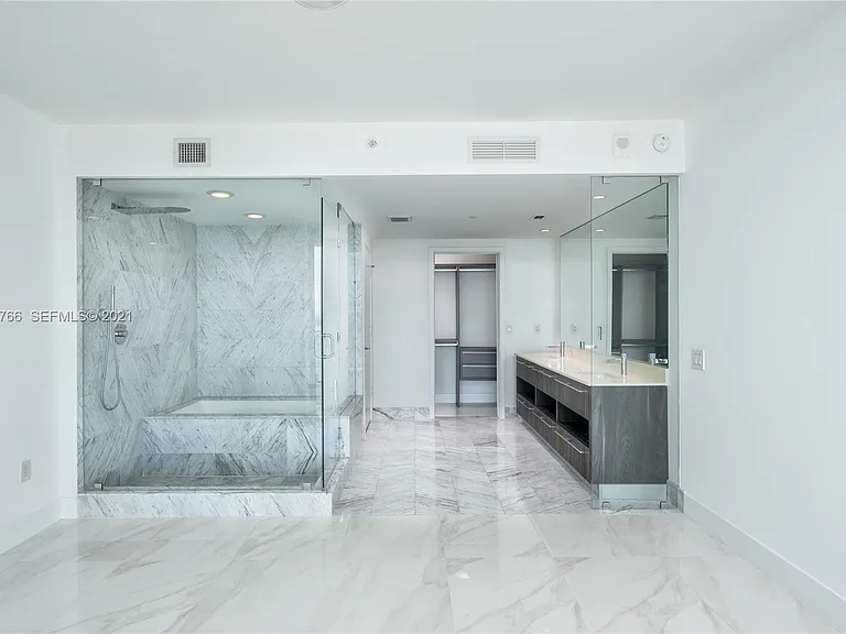 3131 NE 7th Ave #1305 — Photo 7