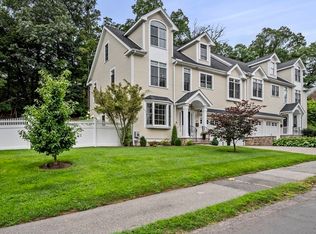 10 Pleasant St #10, Wellesley, MA 02482