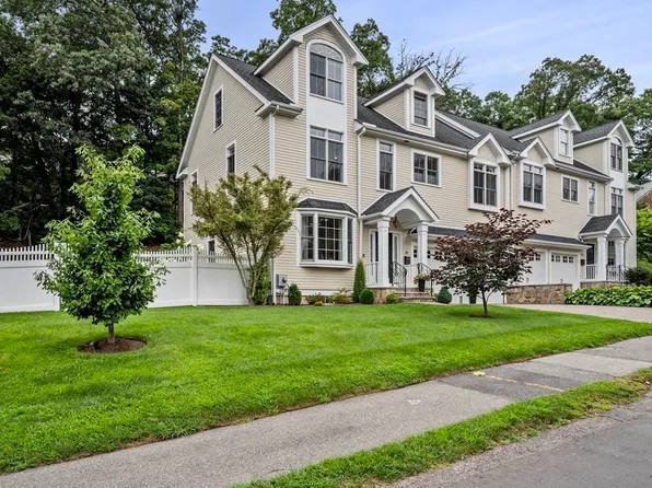 10 Pleasant St #10, Wellesley, MA 02482